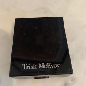 Dual-level Trish McEvoy compact